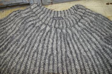 Preview: Pullover, Sweater Iris Grau Anthrazit von Les Racines du Ciel, Alpakawolle, Detail